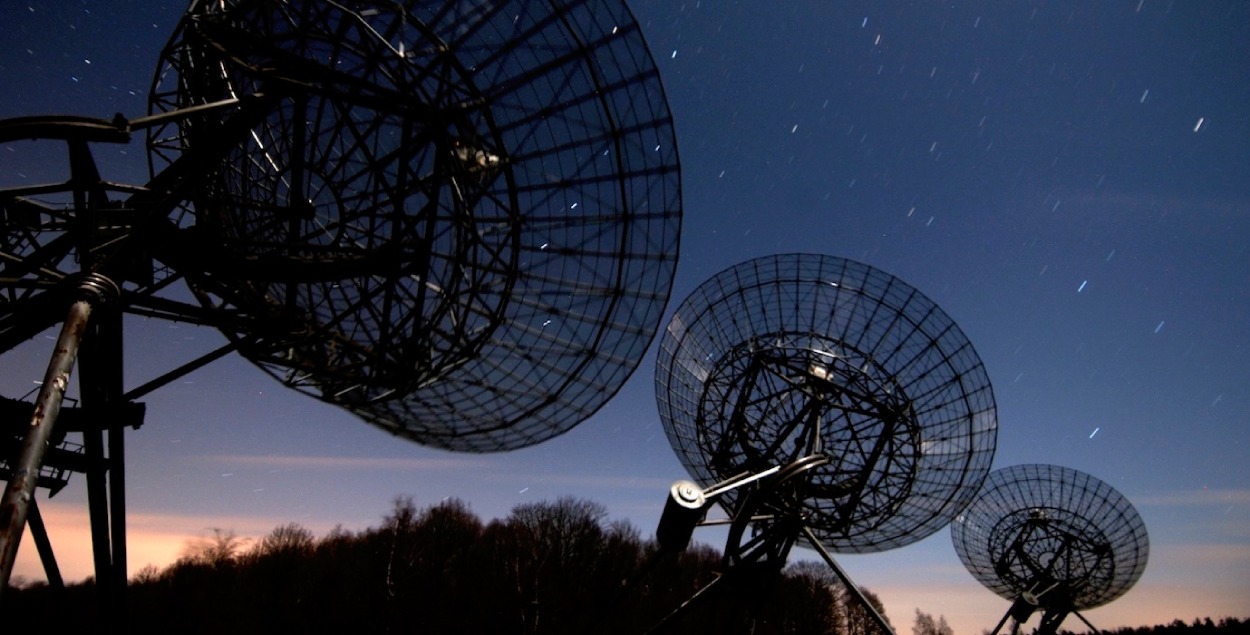 Star radar at night. 